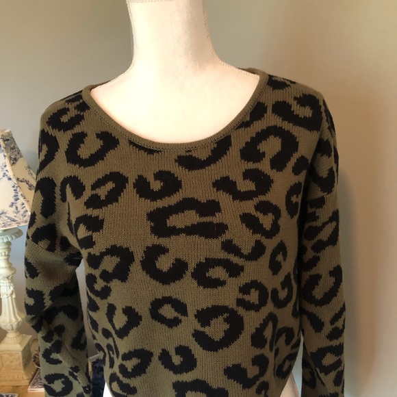Kensie brand olive green and black leopard print sweater - Picture 2 of 11